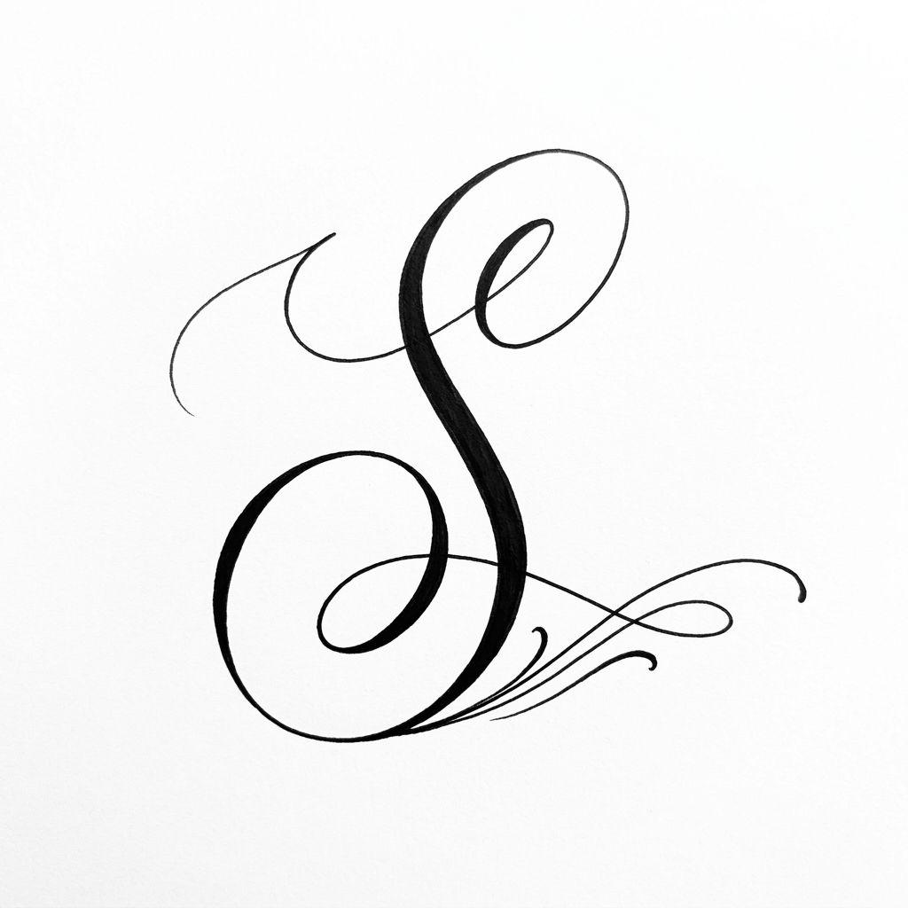 knöchel-tattoo initiale als lettering