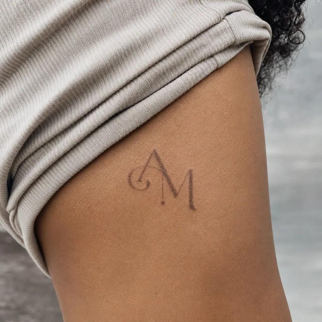 idée tatouage initiales famille initiales dotwork